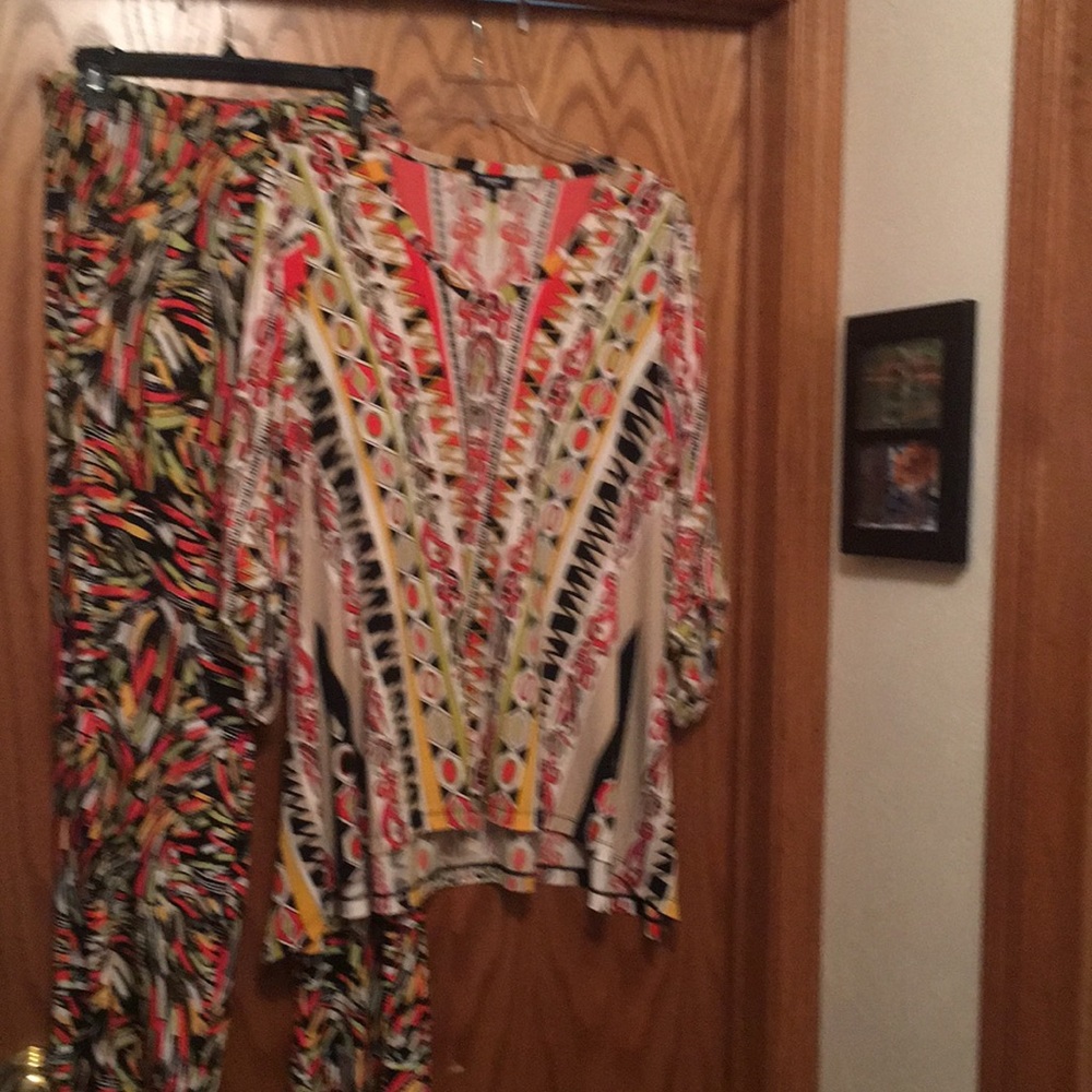 Beautiful geometric brightly colored pants set